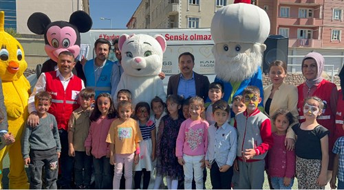 Muradiye Belediyesi, Dünya Çocuk Günü’nde ‘Çocuk Şenliği' düzenledi. 